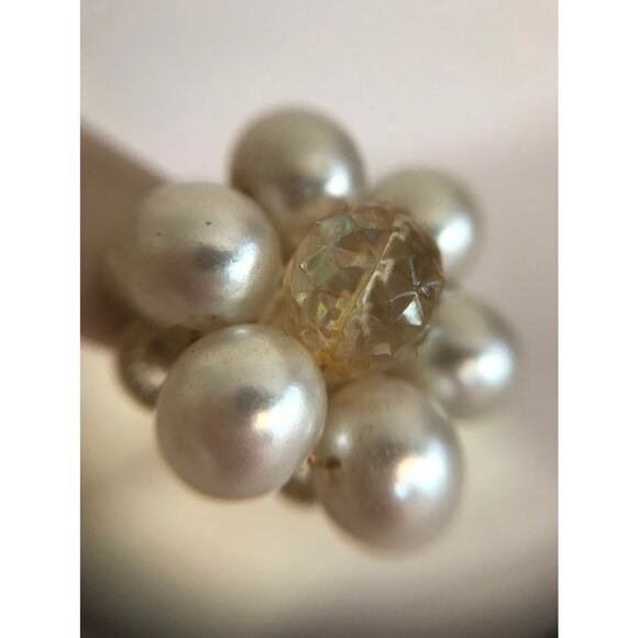 Vintage Clip On Earrings Classic White Mid Century Faux Pearl Beaded Clusters - Picture 5 of 6